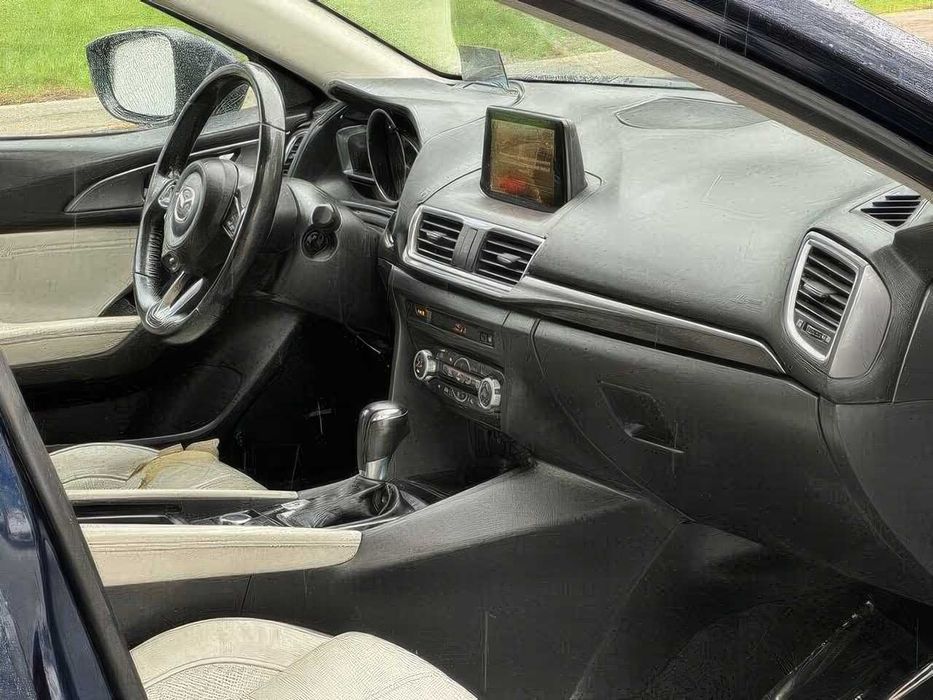 Mazda 3 Grand Touring      2017