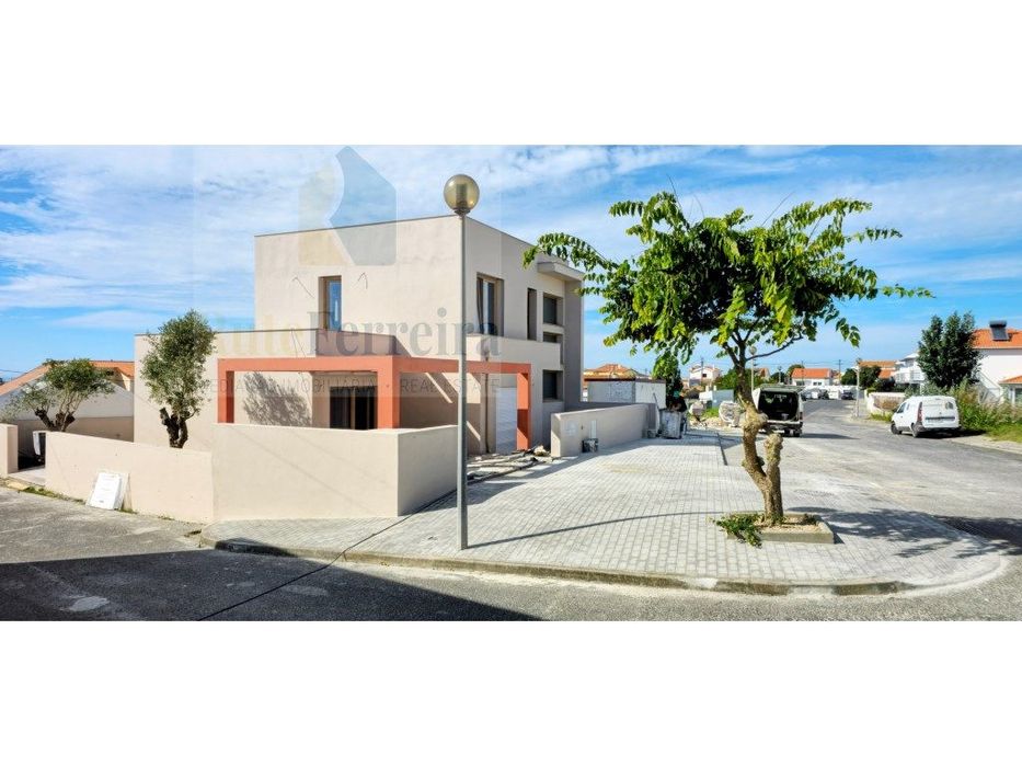 Moradia Nova T3+1 na Boavista, Silveira!