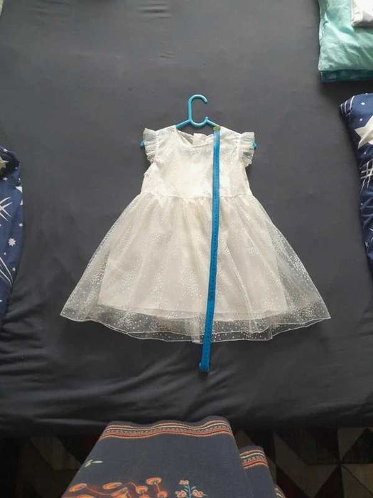 Biala sukienka z motylem 116