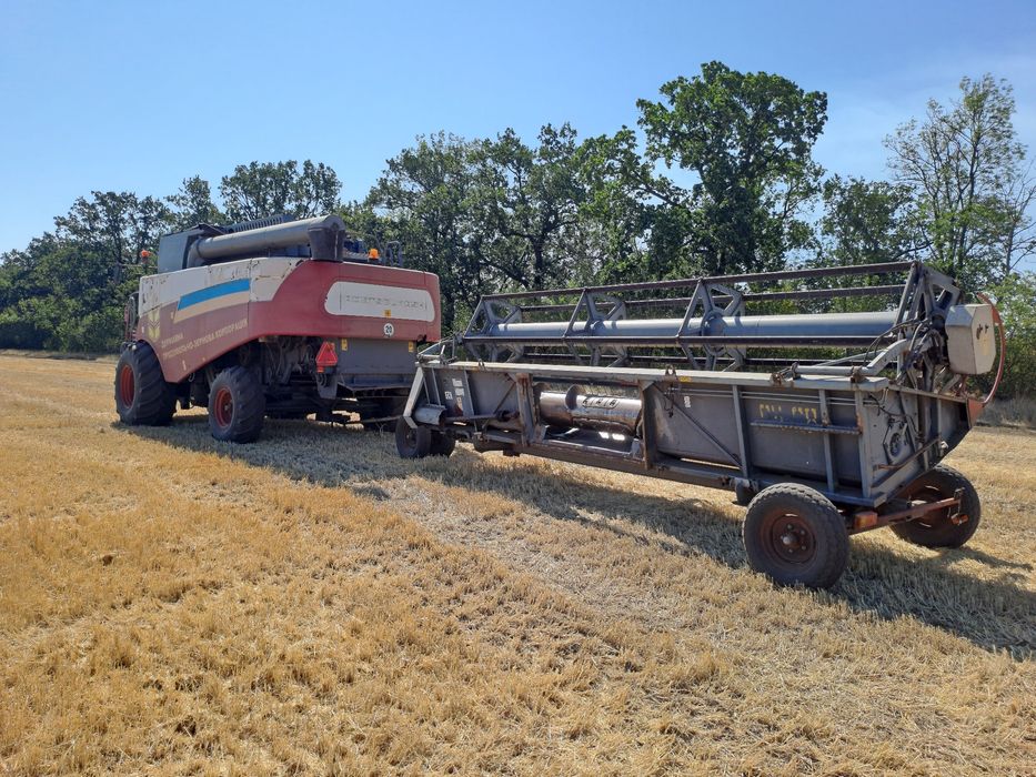 Зерно збиральний комбаін