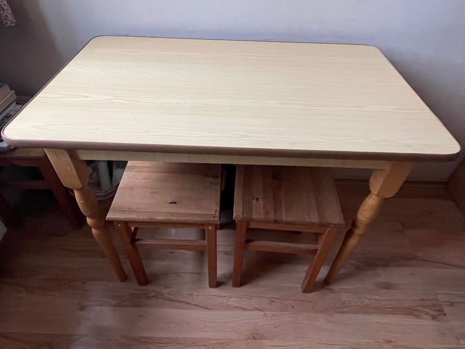 Tanio stół kuchenny i 4 taborety, 2 butle gazowe i przenośny ogrzewacz