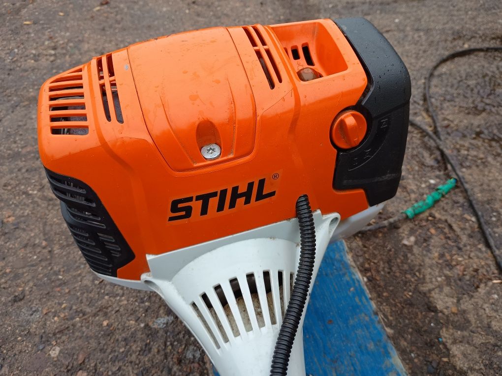 Stihl ht 135 na wysięgniku. Podkrzesywarka