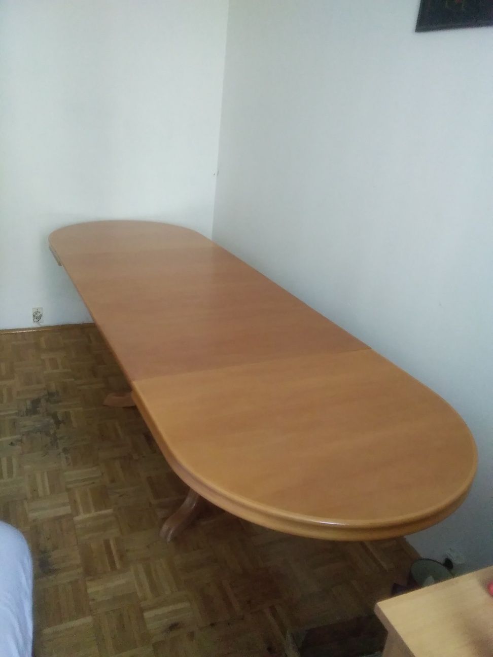 Stół do salonu lub jadalni