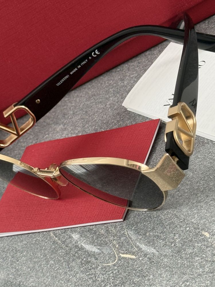 Сонцезахисні окуляри Valentino