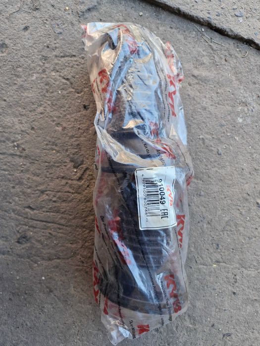 Пильники+відбійники на передні амортизатори Toyota Avensis-Corolla