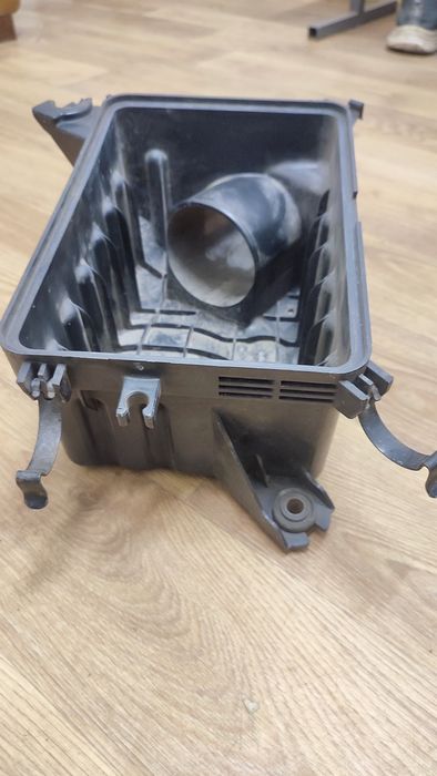 Корпус  повітряного фільтра Hyundai Tucson (низ) 28112-2E000