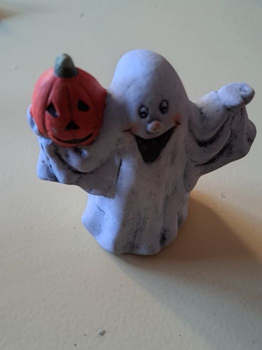 Figurki duszków na Halloween
