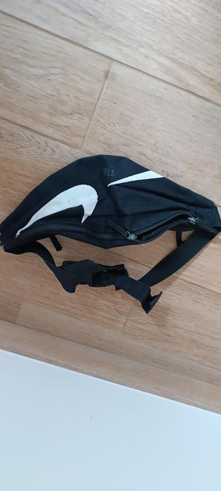 Malinha de cintura da Nike