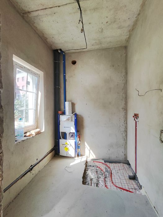 = Продам квартиру з власною ділянкою в центрі