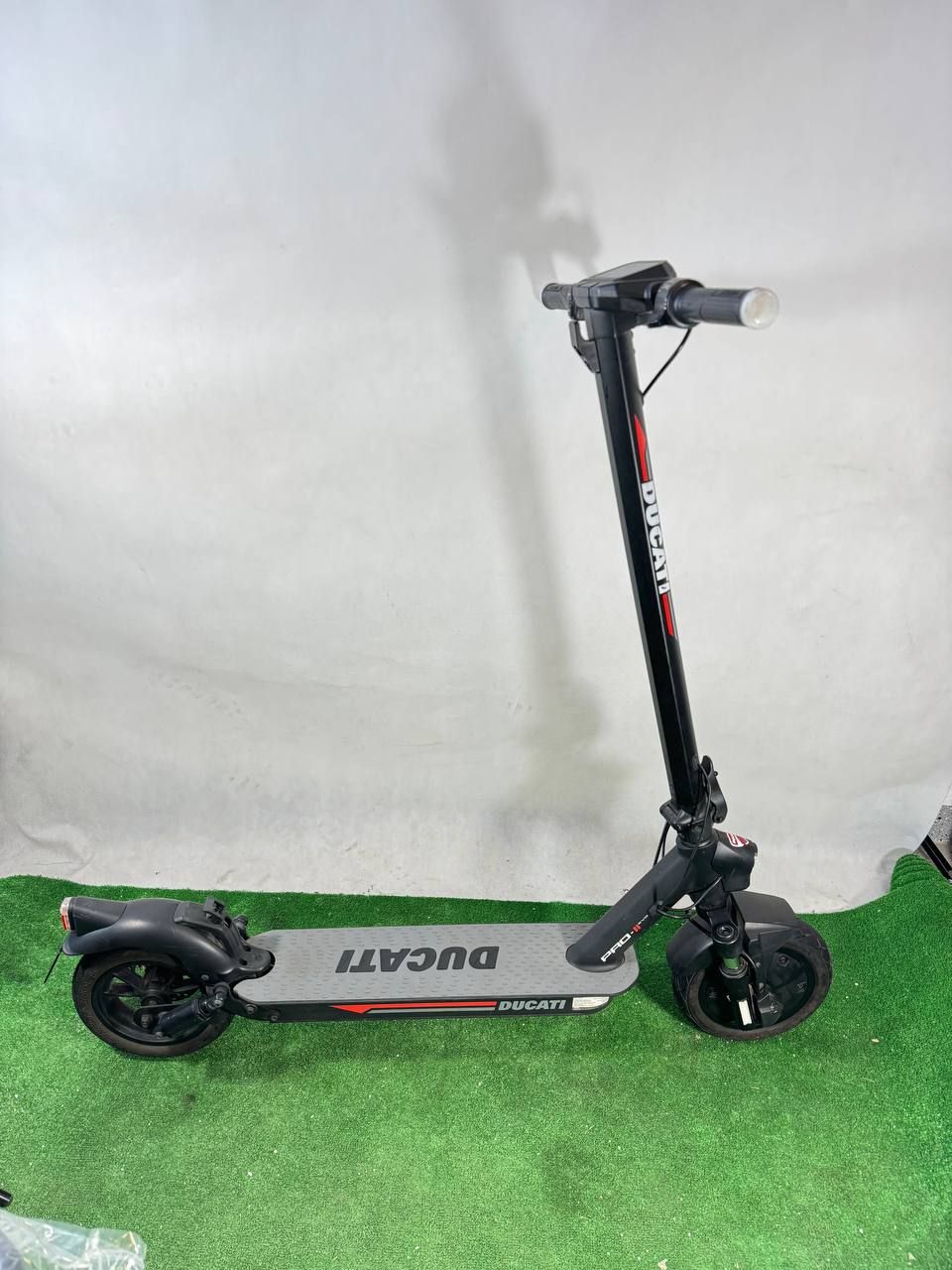 Hulajnoga Elektryczna Ducati Pro II Evo czarna 350W 20km/h 10"