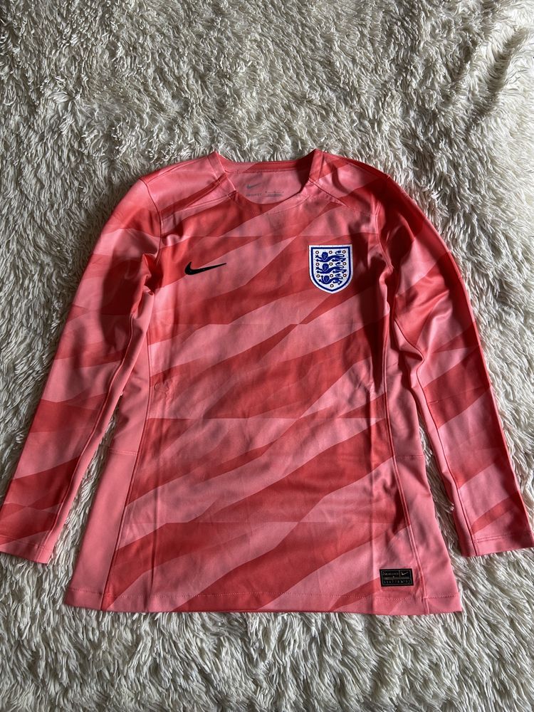 Розвантажую гардероб футболки ck, peak, nike