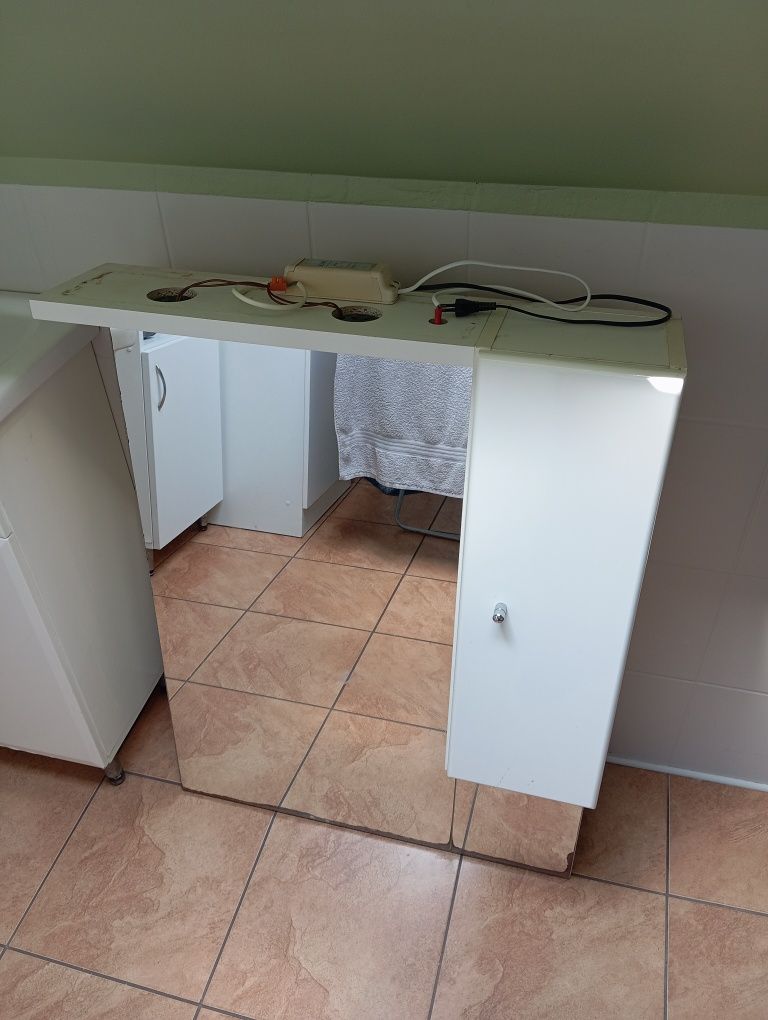 Zestaw mebli łazienkowych