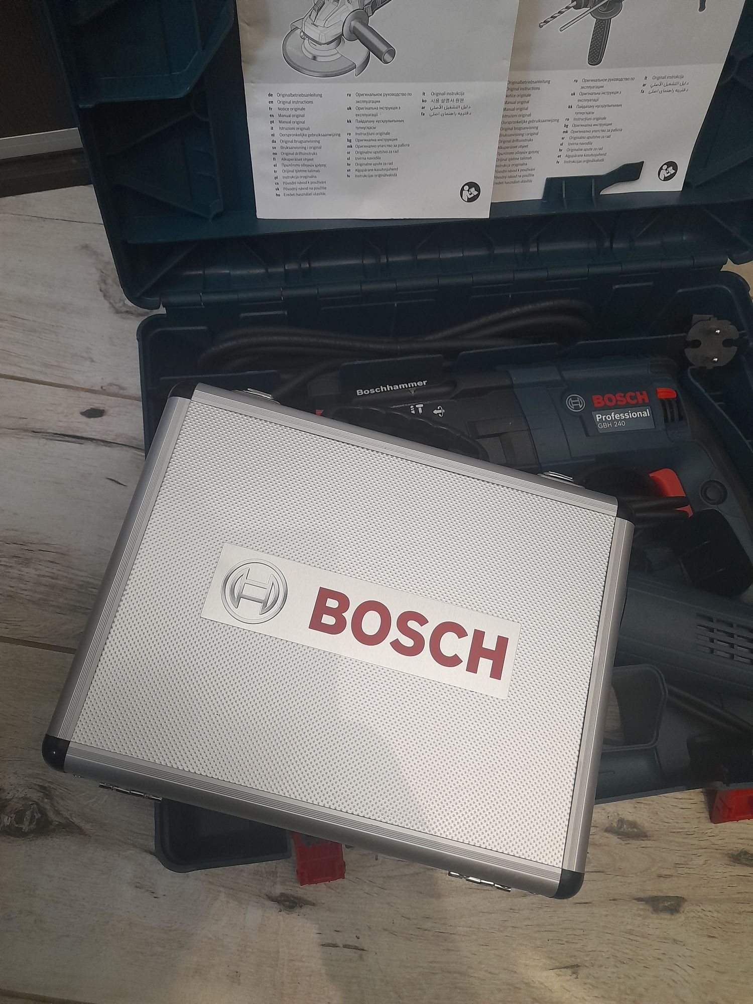 Bosch Młotowiertarka GBH 240 Szlifierka GWS 750 Komplet