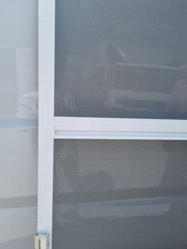 Masywna i solidna Moskitiera do drzwi kolor ramy aluminium biały 78,5x