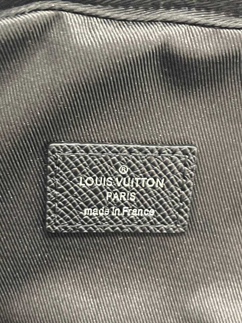 Мужская оригинальная сумка от Louis Vuitton AVENUE SLING Taiga