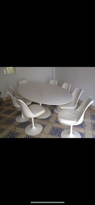 Vintage Saarinen table set with 7 chairs