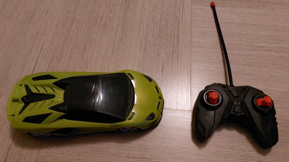 Машинка Lamborghini Aventador на радіокеруванні 1:24