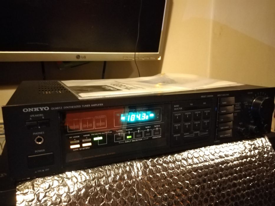 Onkyo Amplifier with Radio Model TX 732064729595395843122