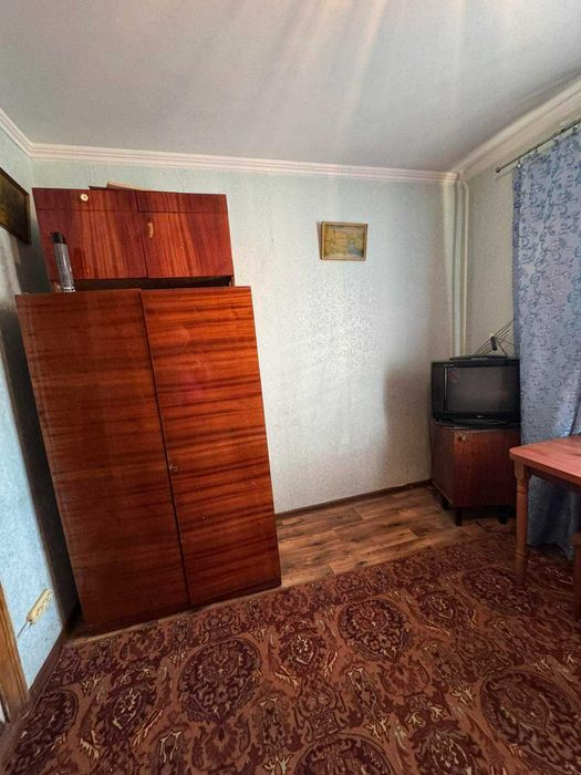 Кімната в гуртожитку по низу ринку