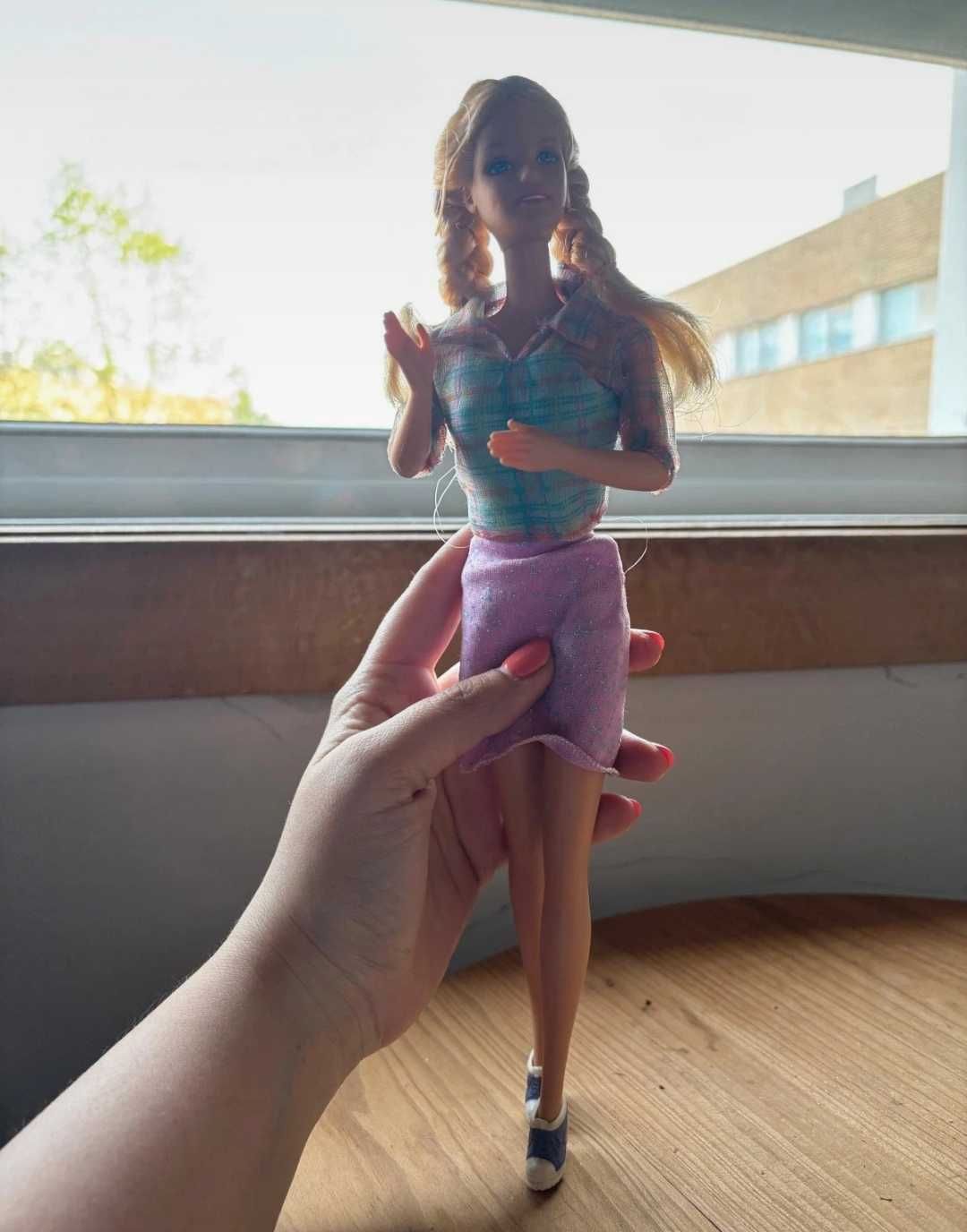 Barbie Walking..