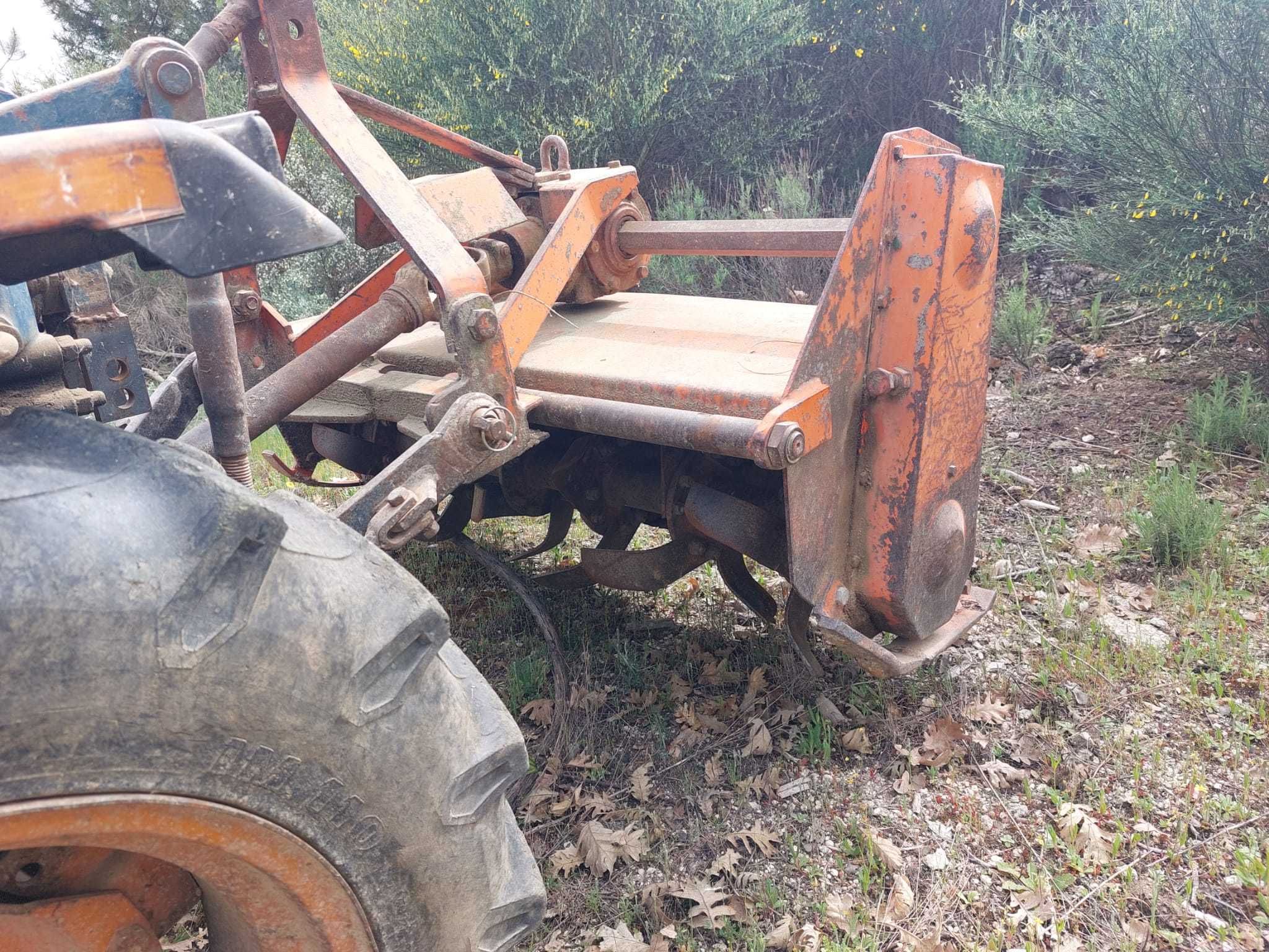 Antonio Carraro de 81 com fresa/ moto cultivador 12cv