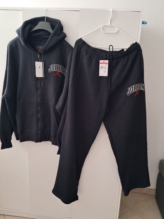 Продам оригинальный спортивный костюм Jordan