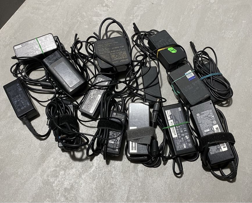 Супер лот зарядки до ноутбуків та surface на відновлення! D972