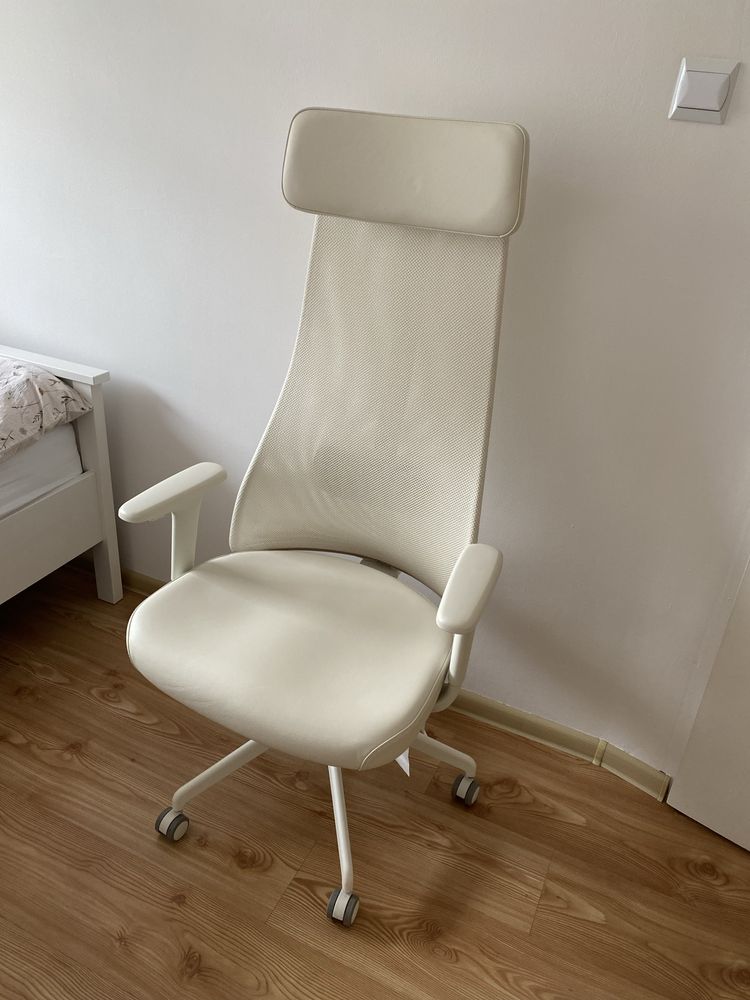 Krzesło biurowe Ikea model JÄRVFJÄLLET Grann biały