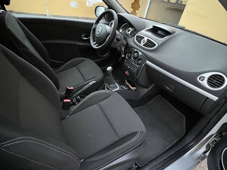 Renault clio comercial 2012