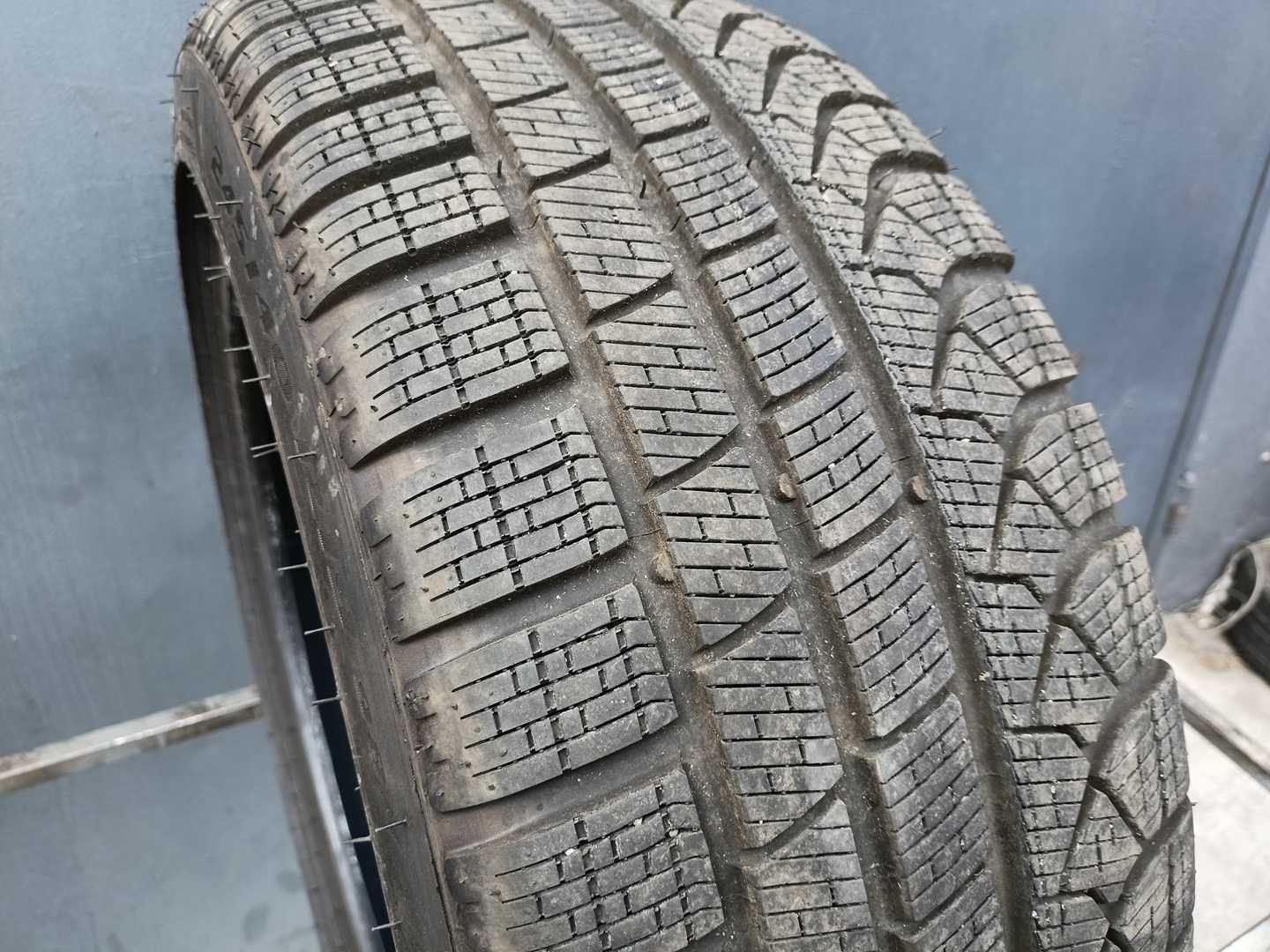 245/40R19 Pirelli P Zero Winter XL opona pojedynka zima 7,9mm P924