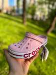 Купить кроксы розовые crocs bayaband pinck жіночі рожеві крокси
