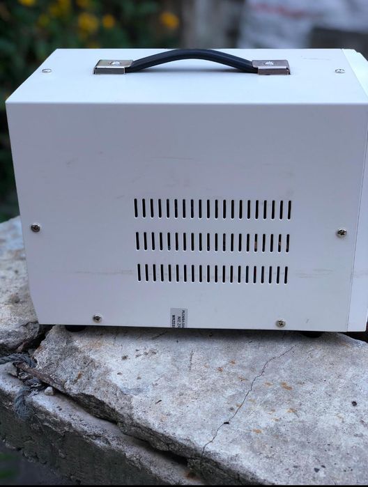 Стабілізатор напруги VOLT Polska AVR-3960VA / 3000 Вт Чиста синусоїда