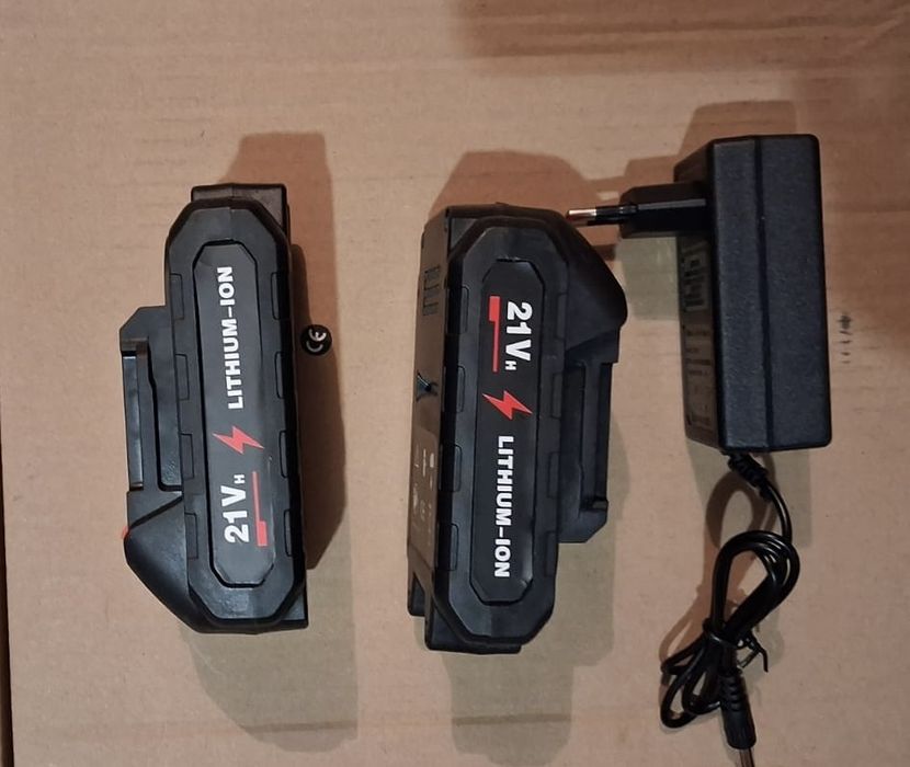 4 Akumulatory 2x ładowarka, złącze typ makita 18v