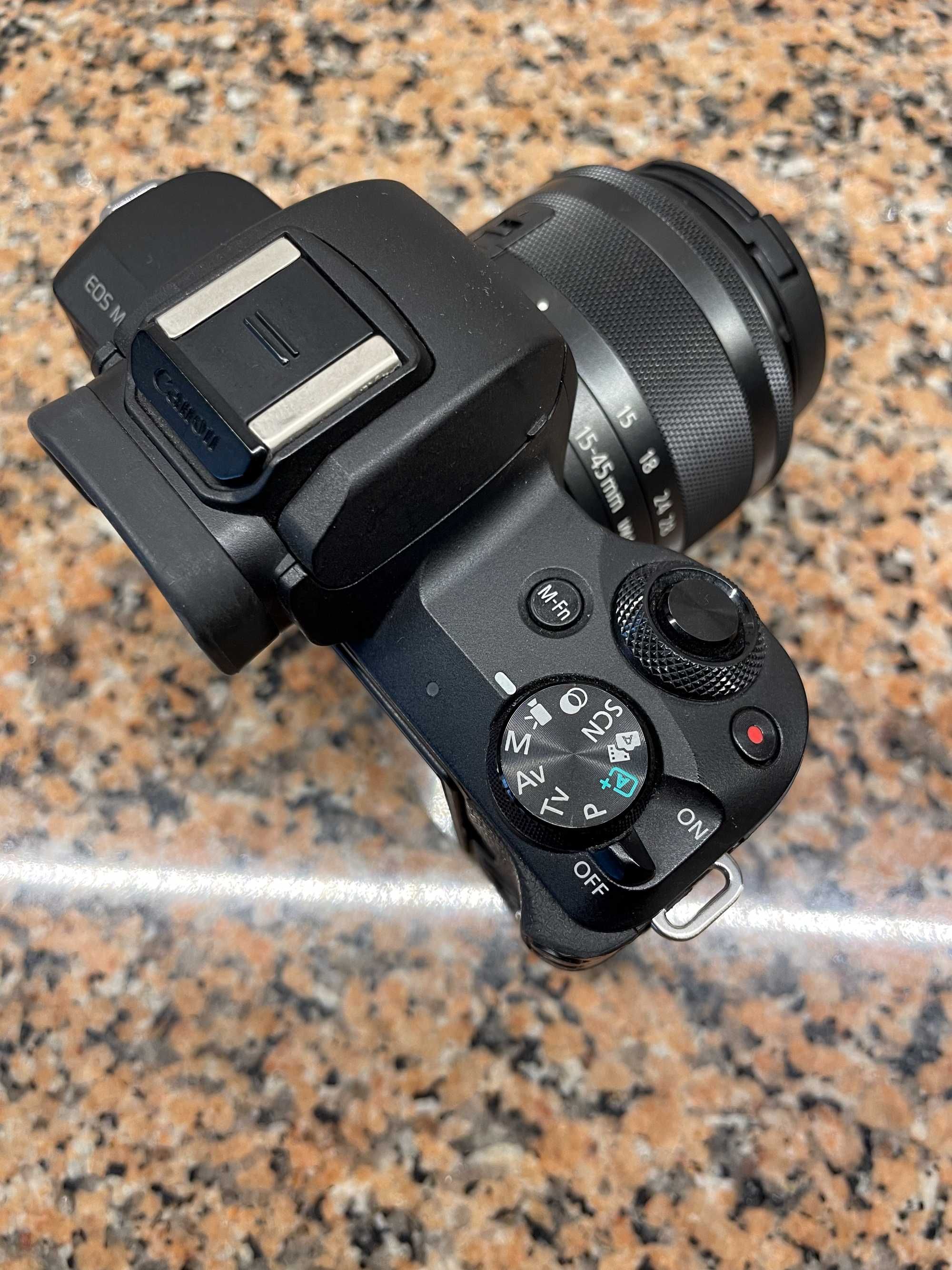 Canon M50 (c/ lente kit) + Lente Sigma + Lente Canon 50mm + Baterias