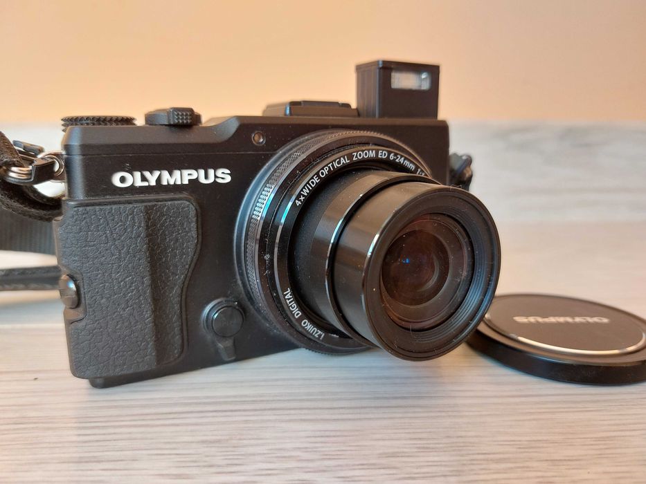 Aparat Olympus Stylus XZ-2 + pokrowiec + karta pamięci + ładowarka