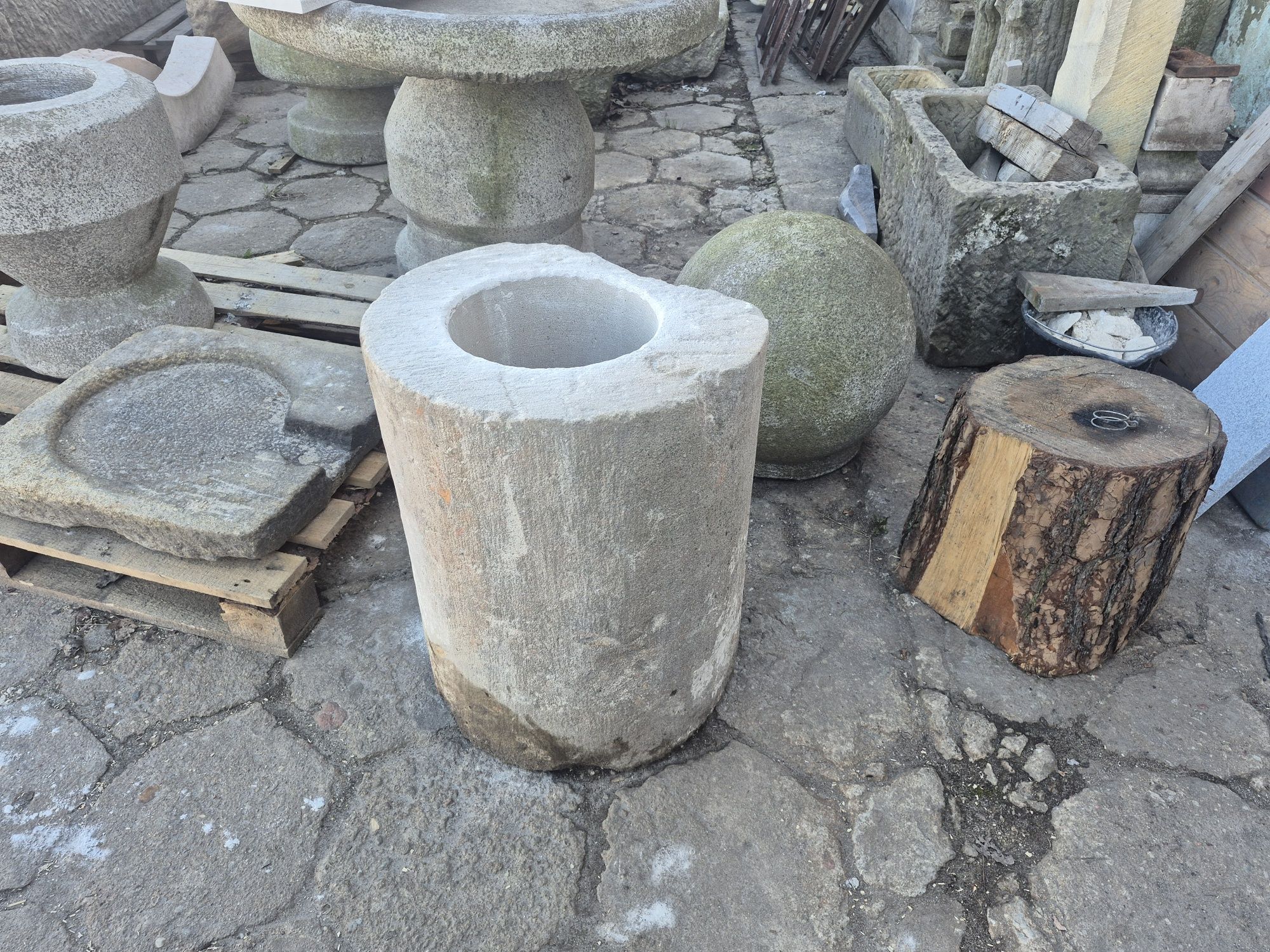 Duże donice granitowe i z piaskowca