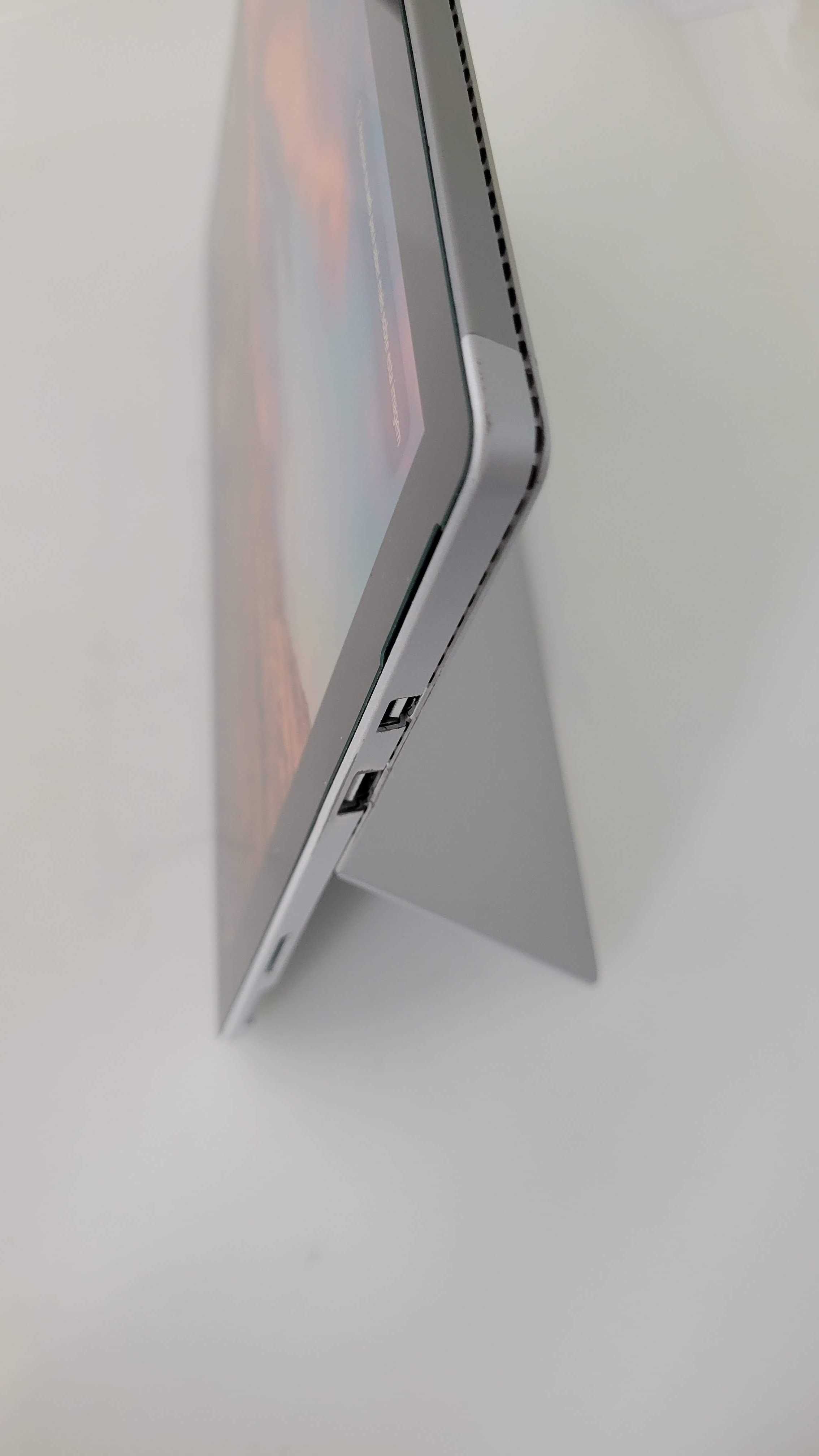 Microsoft Surface Pro, i7-6650U (12,3", 8 GB RAM, 256 GB SSD)