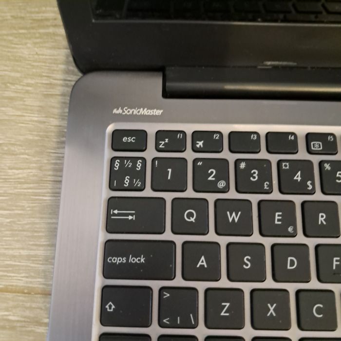 Продам ноутбук Asus E403S