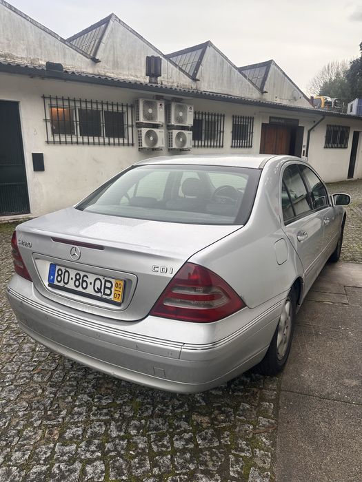 Mercedes C220 impecavel de mecanica, estofos em couro impecaveis