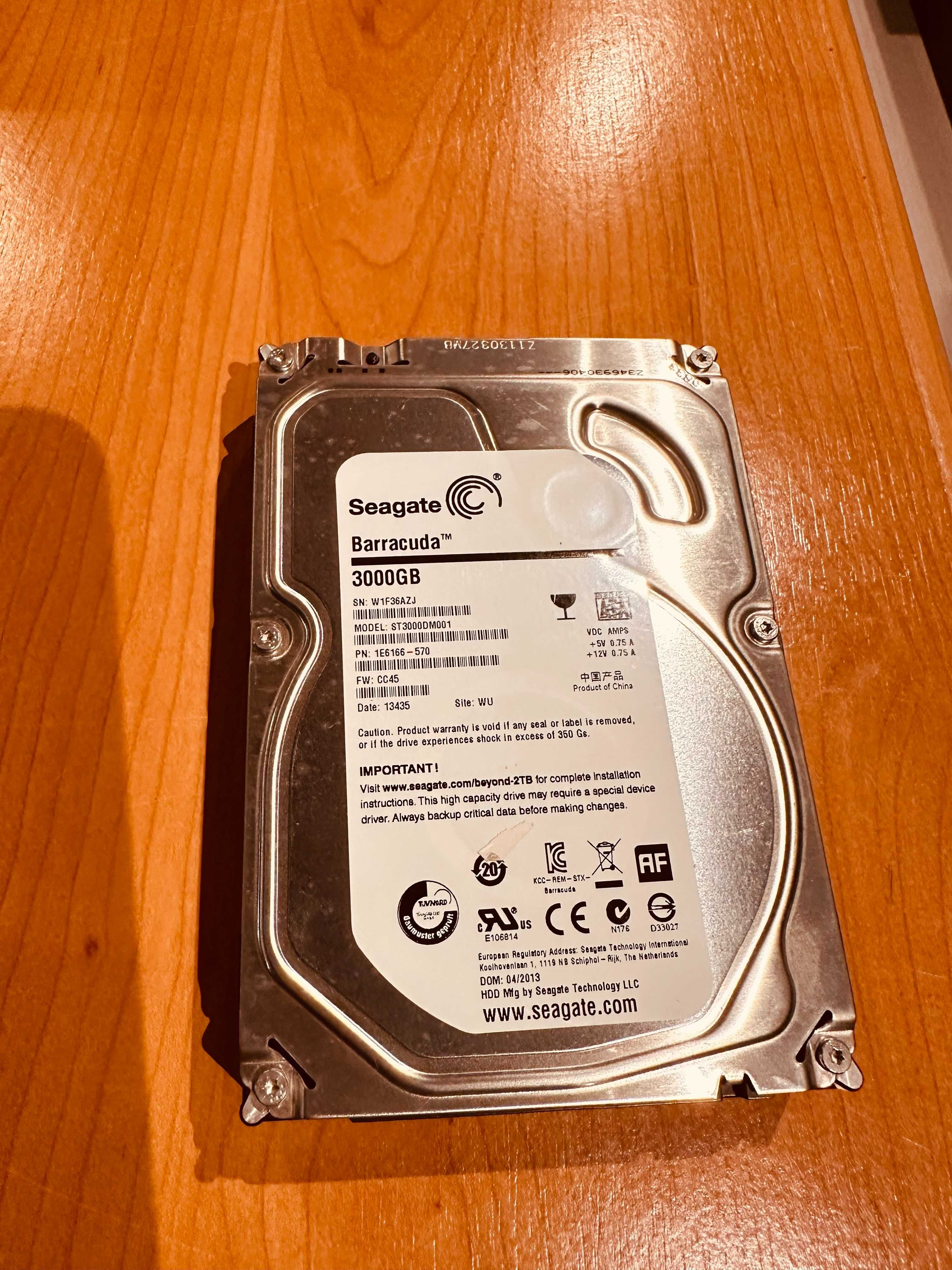 Discos SATA e SAS Enterprise (1TB 900GB, 300GB)