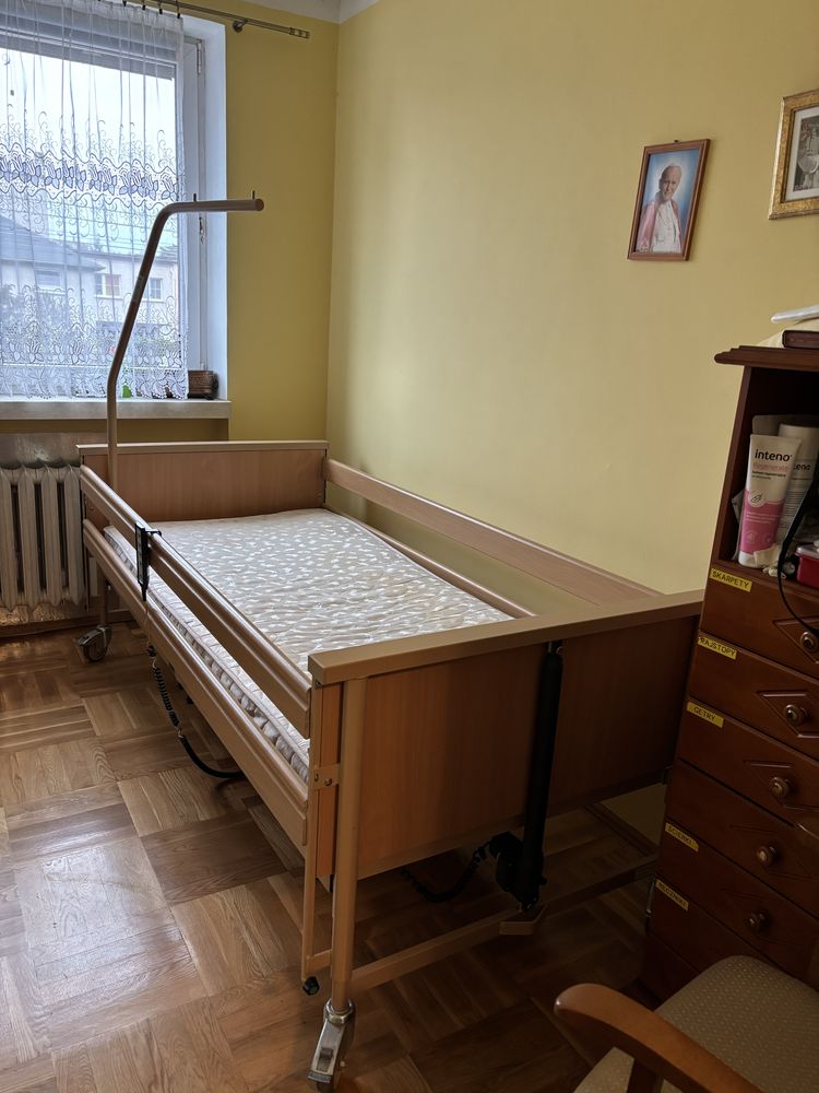 Niemieckie łóżko rehabilitacyjne Burmeier z materacem przeciwodleżynow