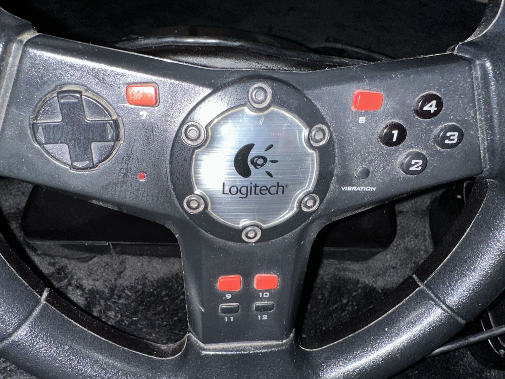 Игровой руль Logitech