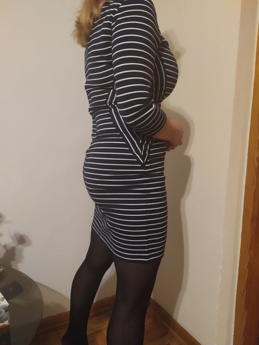 Sukienka paski biało granat do pracy wyszczuplająca Reserved L/M 40