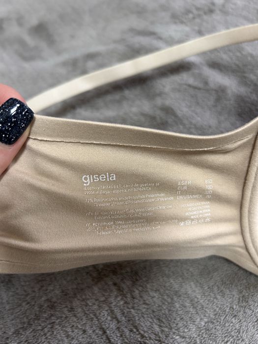Жіночій бюст Gisela