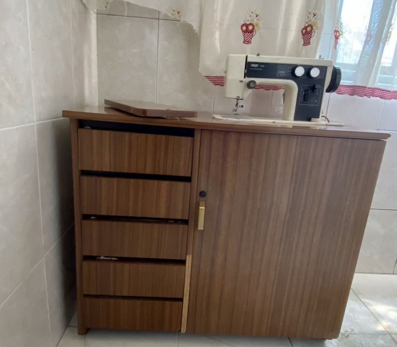 Máquina de costura PFAFF 210