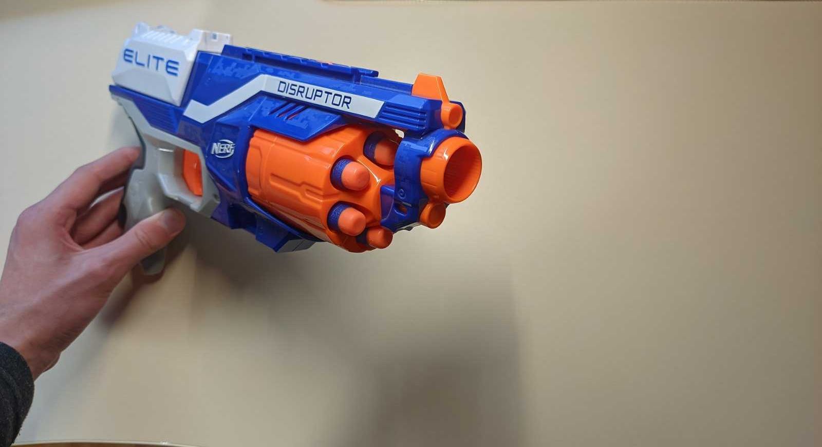 Nerf Elite Disruptor бластер