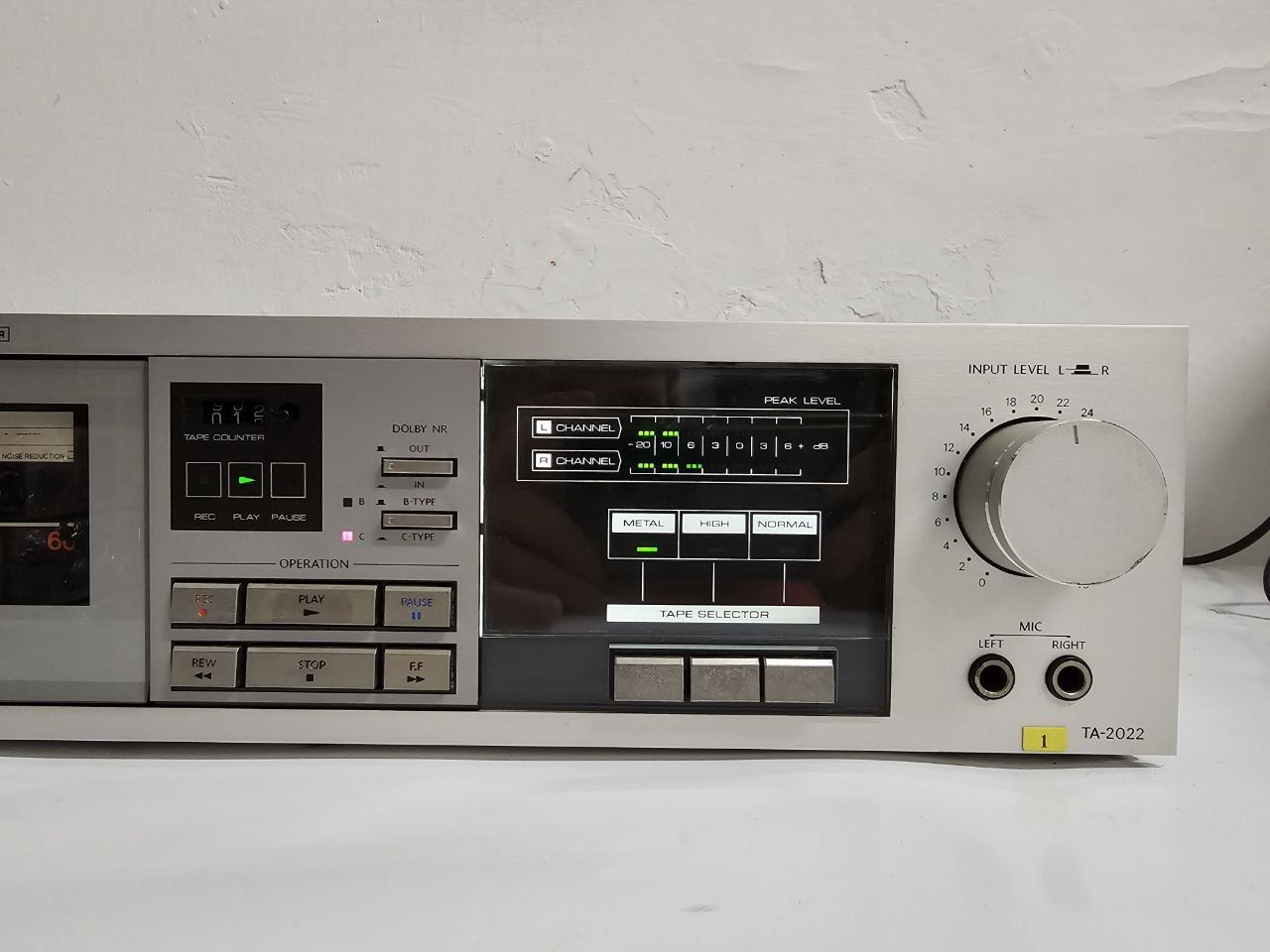 Magnetofon kasetowy Onkyo TA-2022. Wyprodukowano w Japonii.