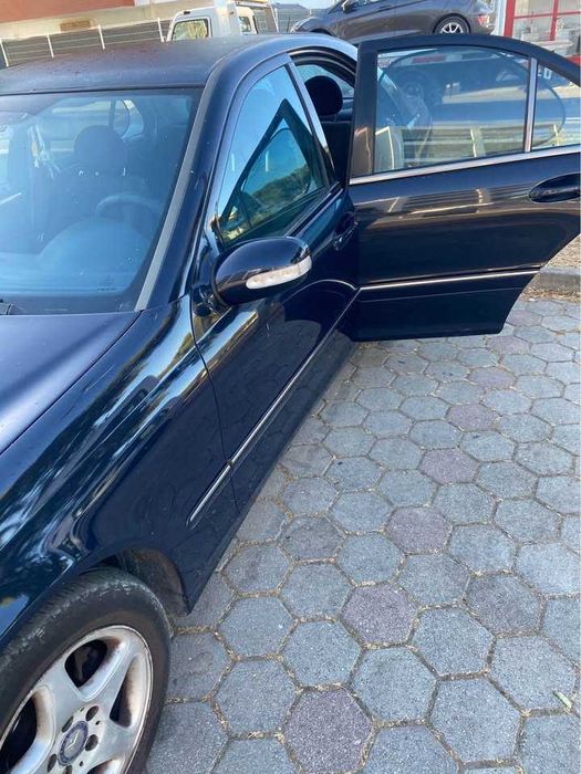 Mercedes-Bens
De 2001, 
C220 CDI