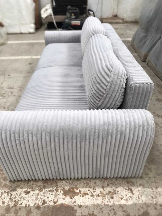 Wyjątkowa welurowa sofa w kolorze szarym z funkcją spania