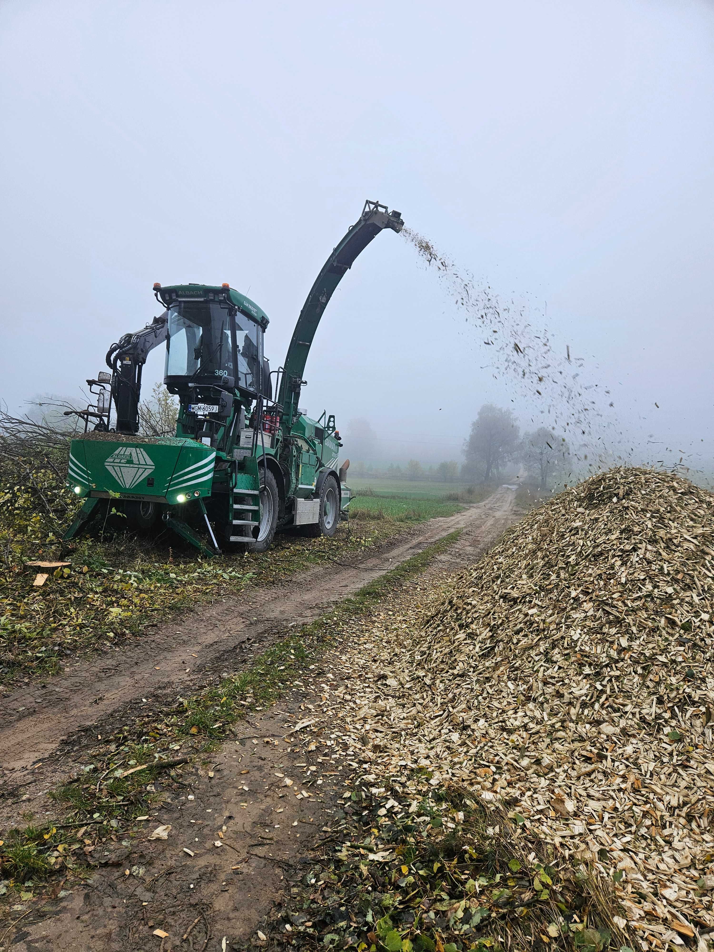 Usługa Rębakiem Albach Diamant 2000, zrębki, trociny, zrębka, biomasa